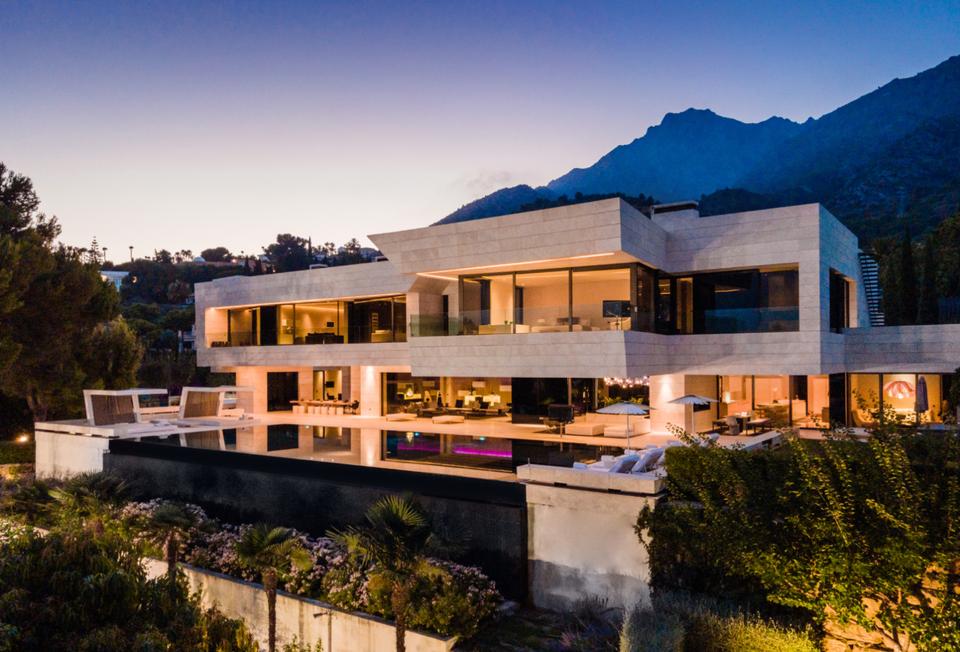 A mountain-view property of the Albany Global Property with an infinity pool.