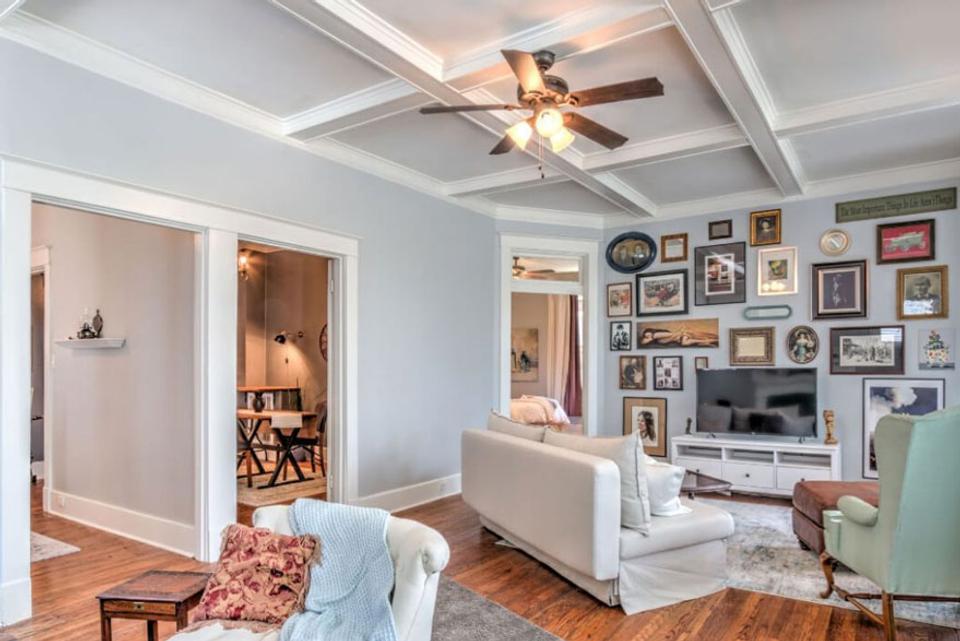 Hostaway customer Midtown Stays offers the traveler and business person alike great accommodations in the heart of the city. This is an imagine of their Memphis short term rental. 