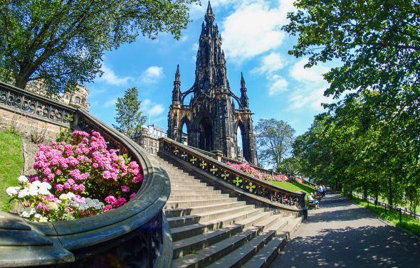 Edinburg with its rich history, wonderful views and year round festivals is the perfect place for a serviced apartment as your next Airbnb investment. It will be ideal to have a property with excellent transport links or a ten minute walk to landmarks will be ideal.