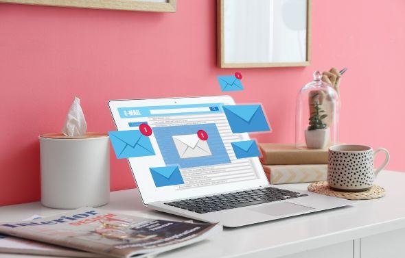 hotel guest messaging, previous guests, guest's arrival.