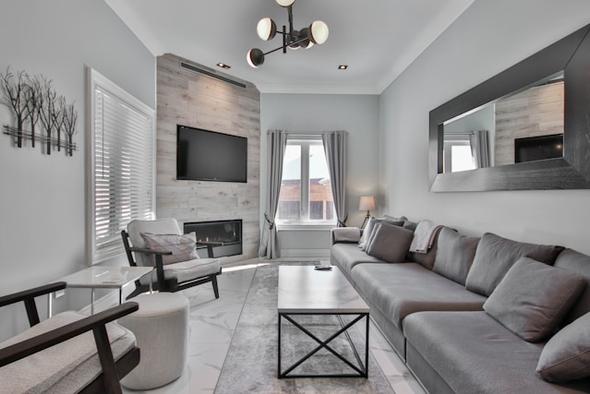 This image showcases a high-end vacation rental living room, the kind of property that would be listed on multiple booking platforms like Airbnb and Vrbo. The inviting and well-appointed space highlights the appeal of short-term rentals to guests, while also implicitly pointing to the operational complexities for hosts. Managing bookings for such a desirable property across different channels without a reliable system like Hostaway will lead to double bookings.