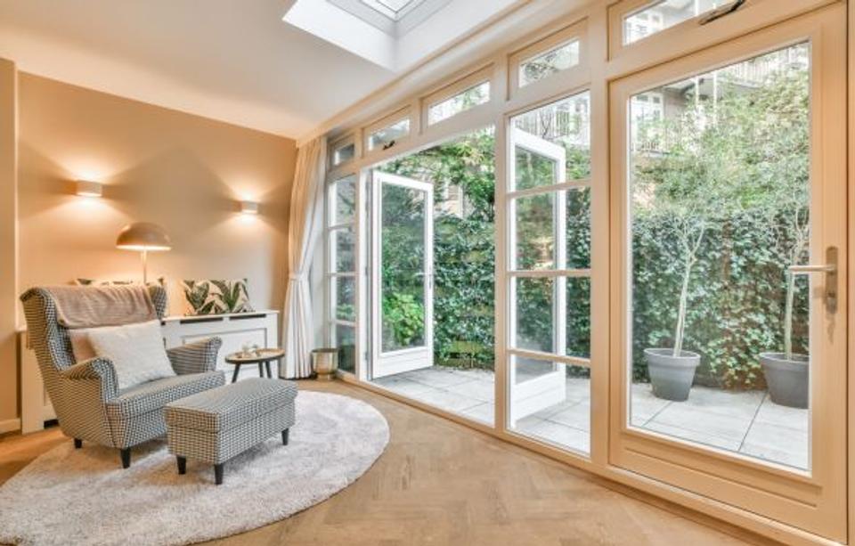 5 Ways Property Managers Are Using AI in Their Short-Term Rental Business