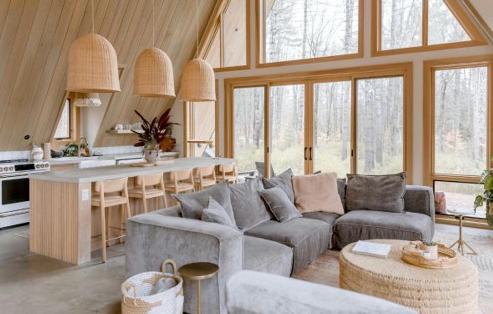 How to Generate Airbnb Property Descriptions with LLMs