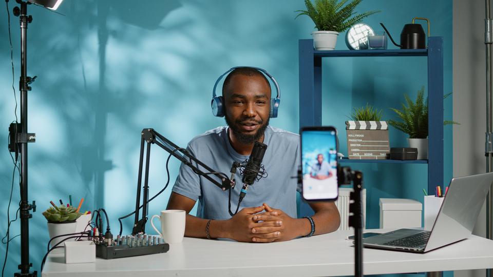 Social Media Influencers in the Short-Term Rental Industry to Follow 