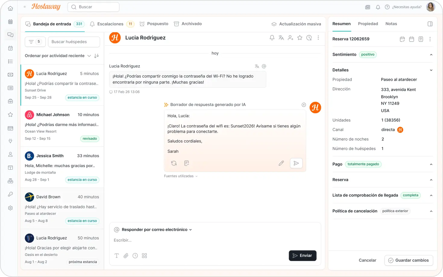 Interfaz de sistema de mensajería automatizada para huéspedes con activadores inteligentes para flujos de comunicación de alquiler vacacional